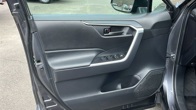 Used 2025 Toyota RAV4 LE AWD/4WD image 9