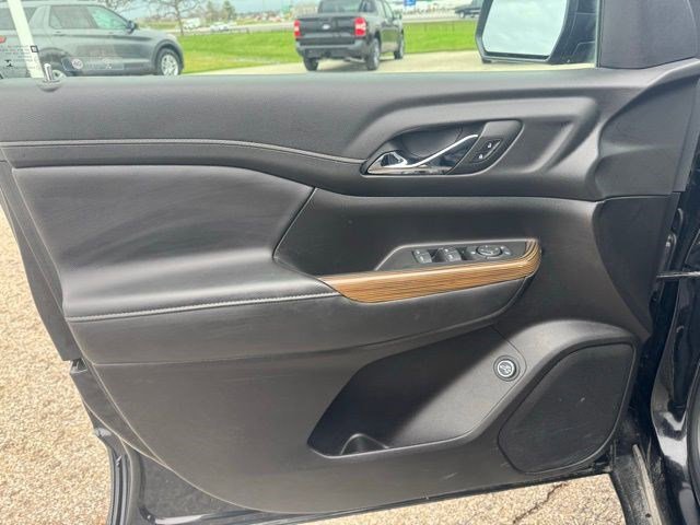 Used 2023 GMC Acadia SLE w/ Driver Convenience Package image 11