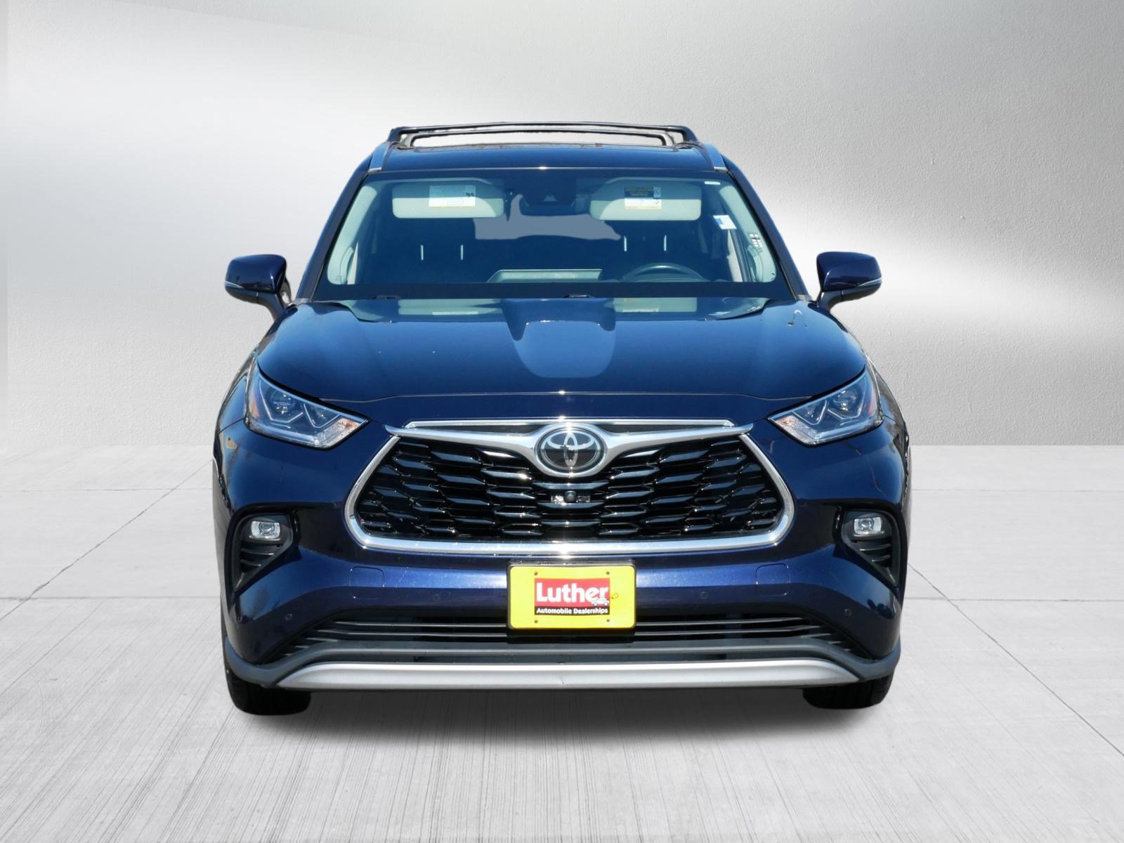 Used 2020 Toyota Highlander Platinum image 2