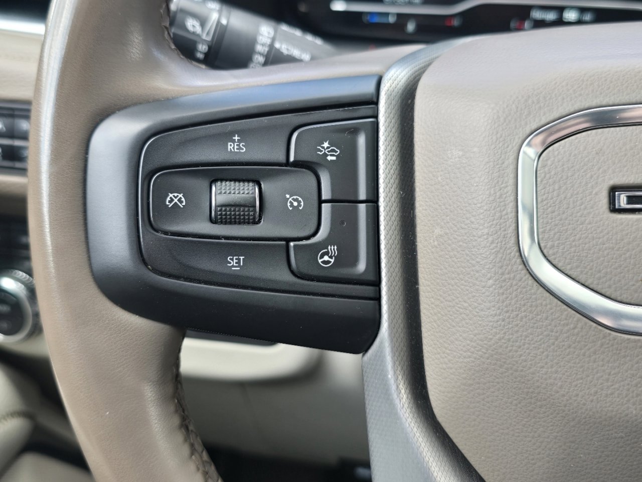 Used 2023 GMC Yukon Denali w/ Max Trailering Package AWD/4WD image 32