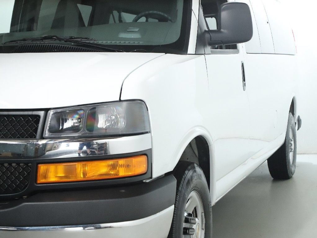 Used 2025 Chevrolet Express 3500 LT w/ LT Preferred Equipment Group RWD image 5