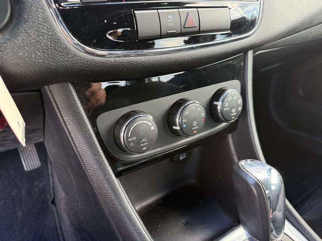 Used 2014 Chrysler 200 Touring FWD image 17