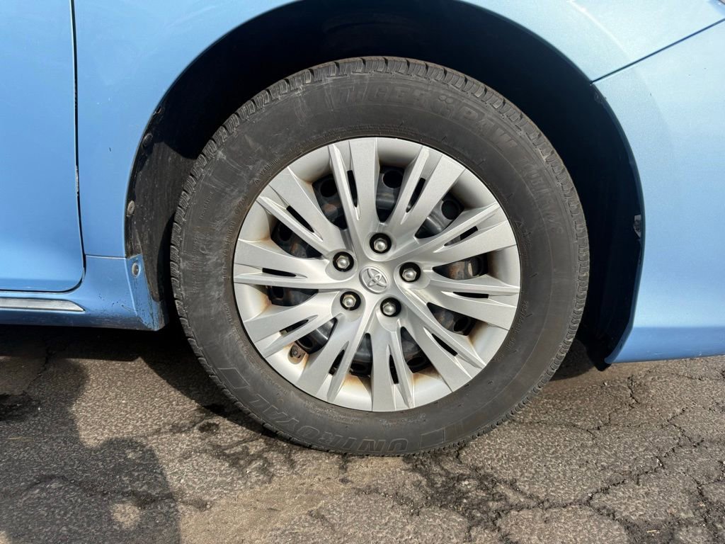 Used 2012 Toyota Camry LE image 40