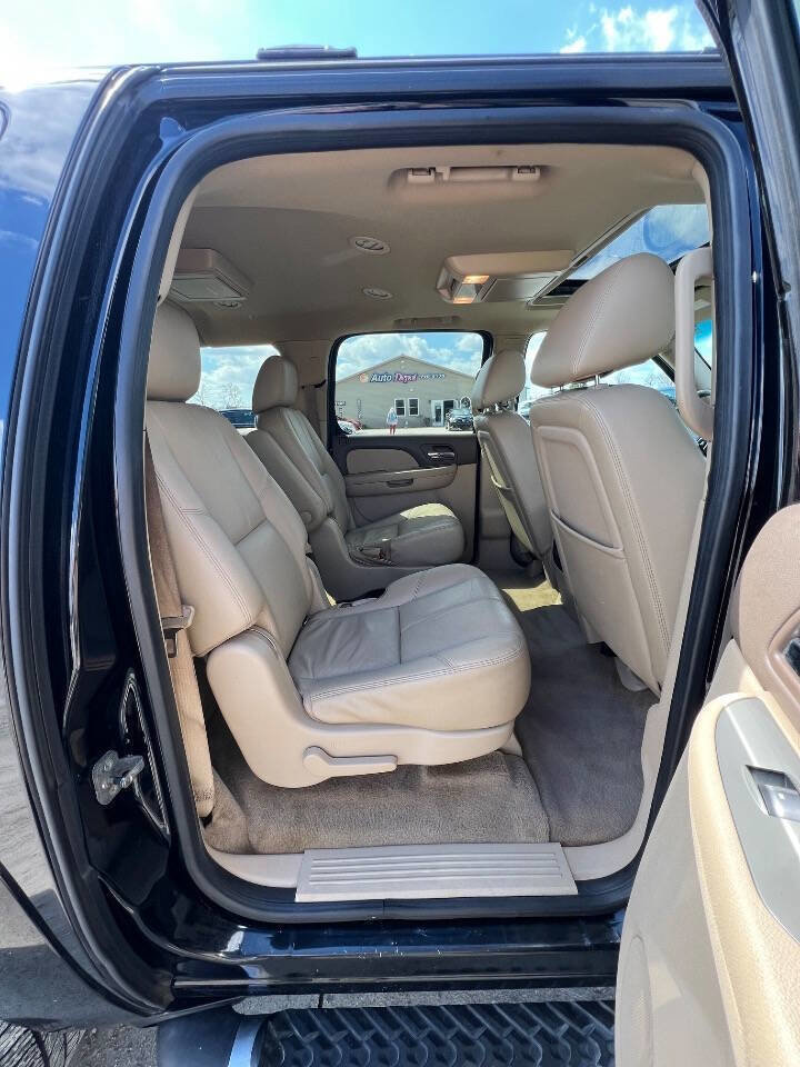 Used 2011 Chevrolet Suburban LT image 15