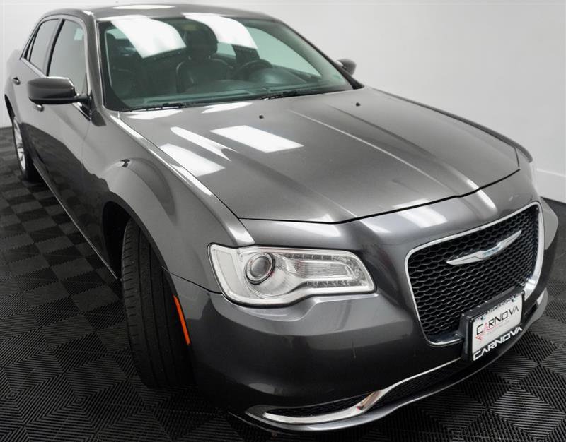 Used 2015 Chrysler 300 Limited image 10