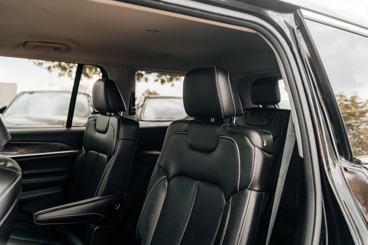 Used 2023 Jeep Grand Cherokee L Limited w/ Trailer Tow Group (B) image 34