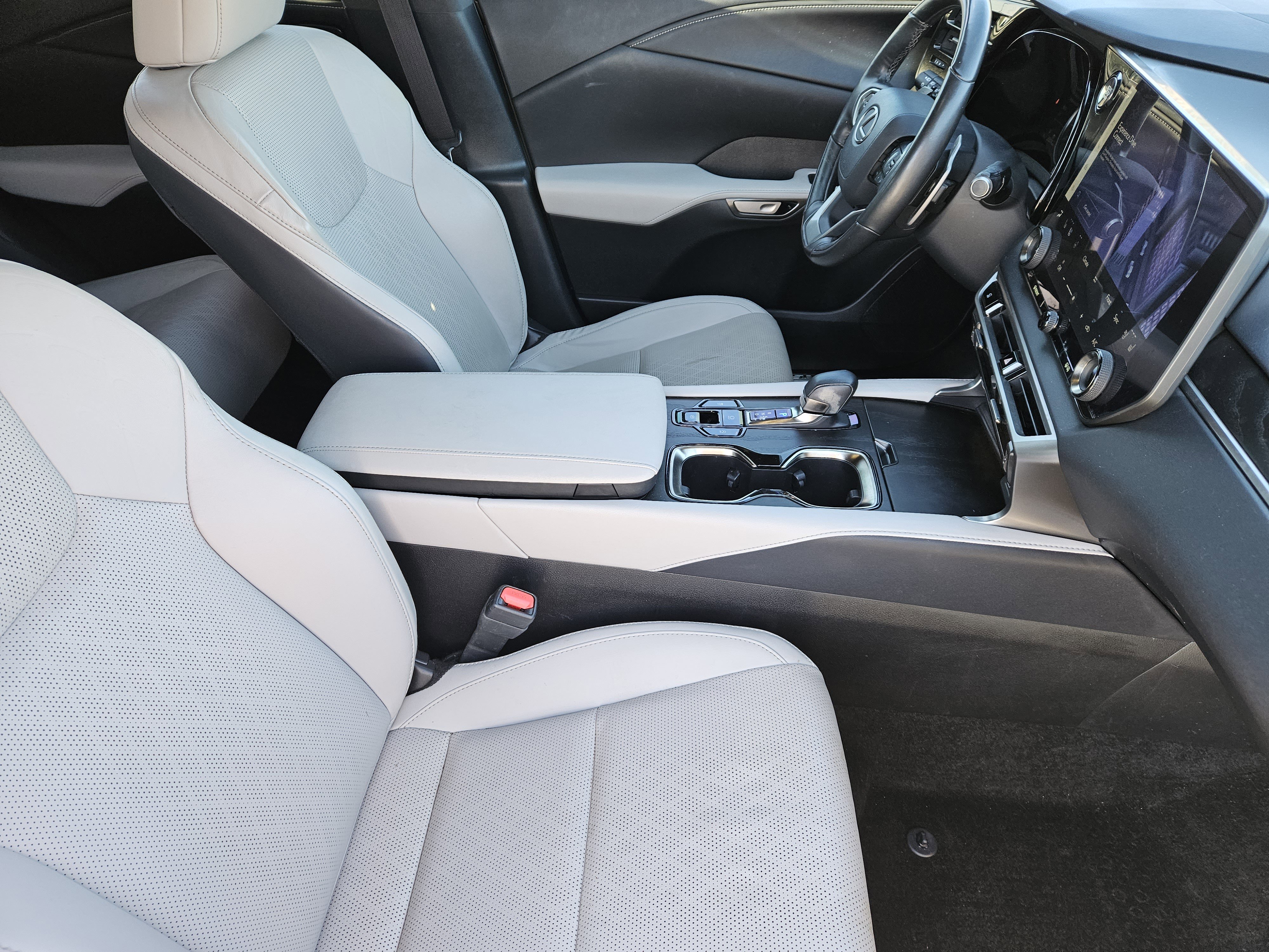 Used 2023 Lexus RX 350 FWD image 16