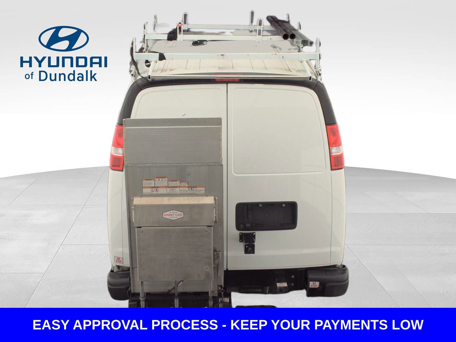 Used 2022 Chevrolet Express 3500 w/ Driver Convenience Package image 5