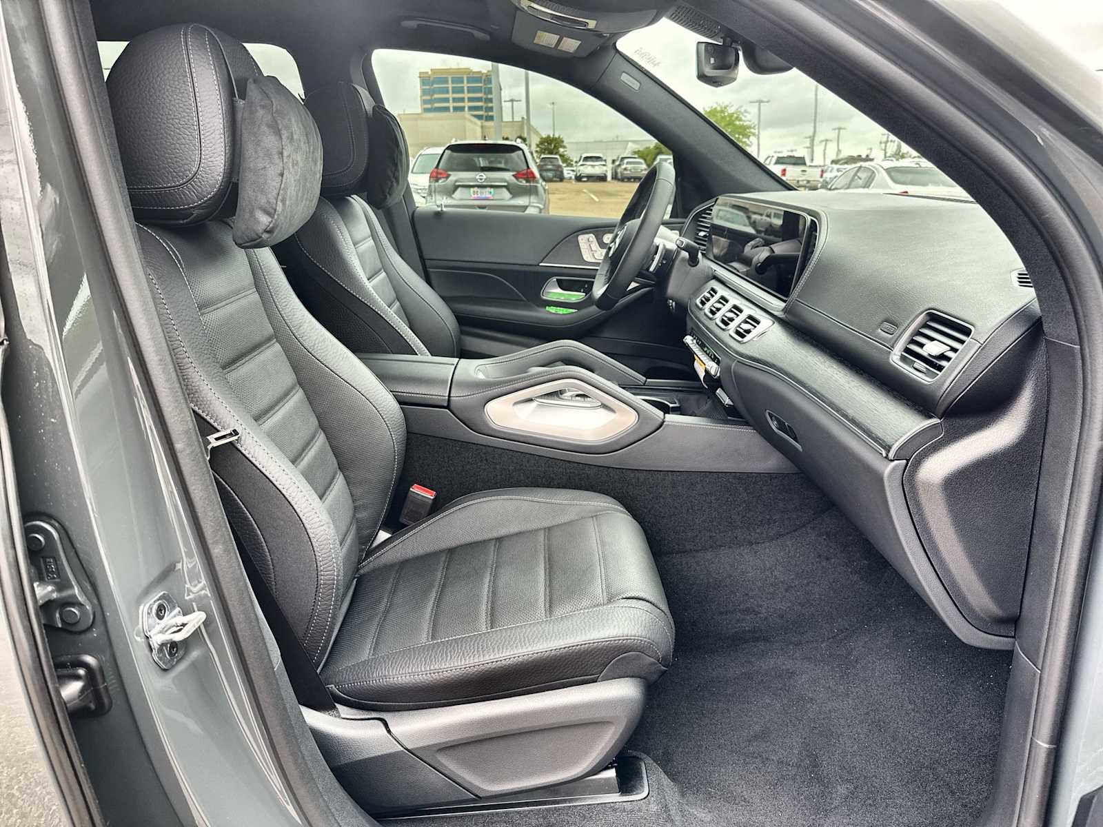 New 2026 Mercedes-Benz GLS 450 4MATIC image 9
