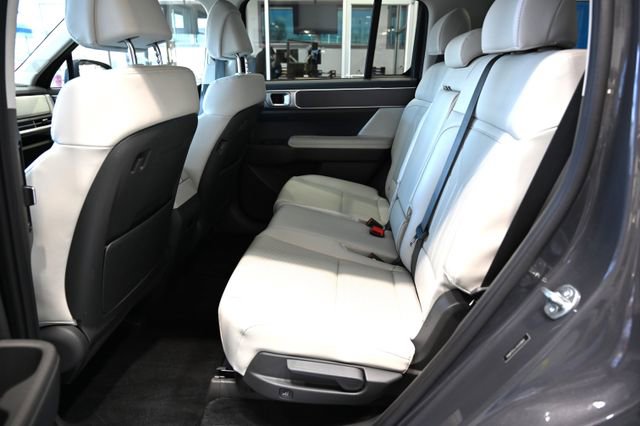 Used 2025 Hyundai Santa Fe SEL image 11