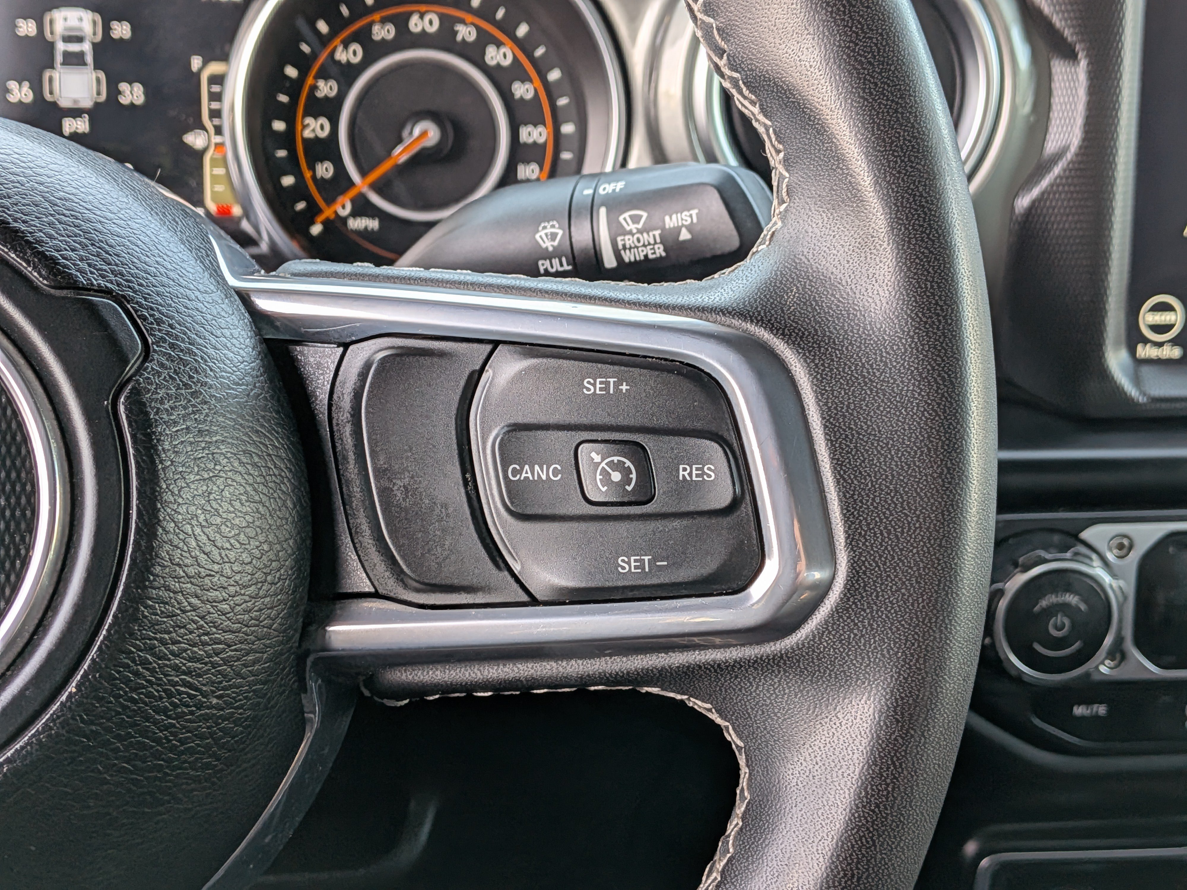 Used 2023 Jeep Gladiator Overland AWD/4WD image 27