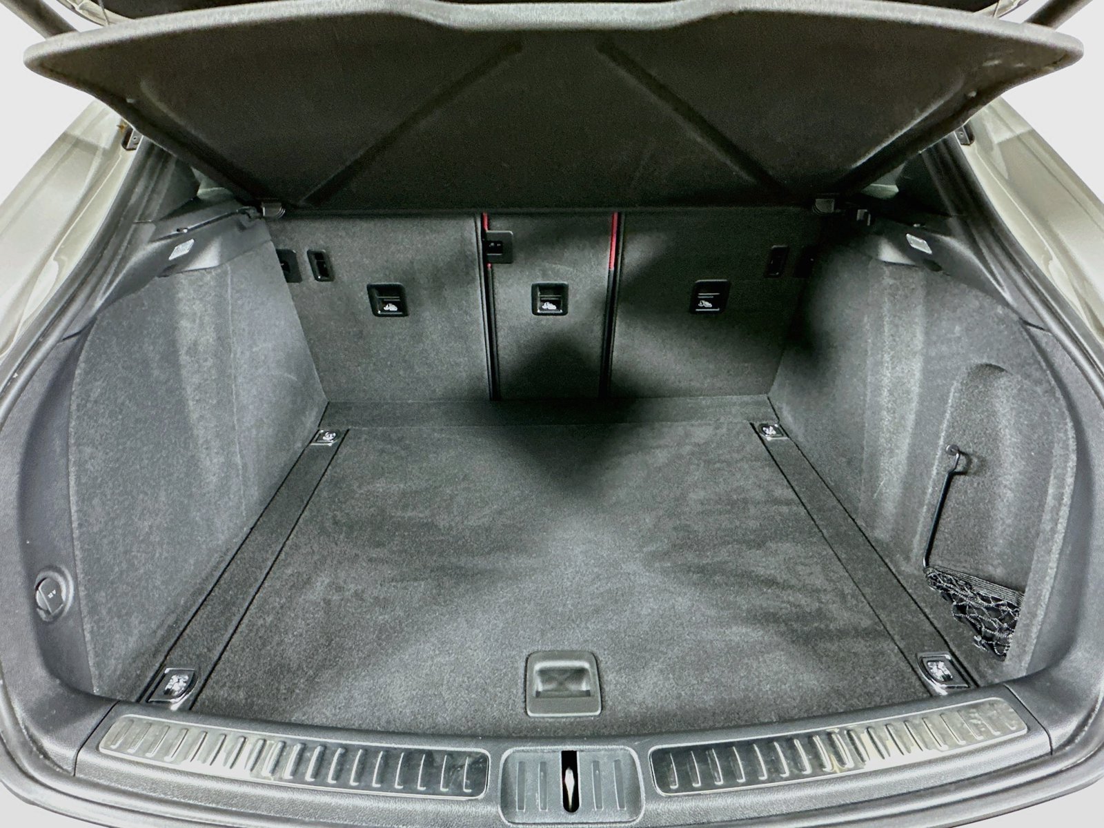 Used 2023 Porsche Macan AWD/4WD image 40