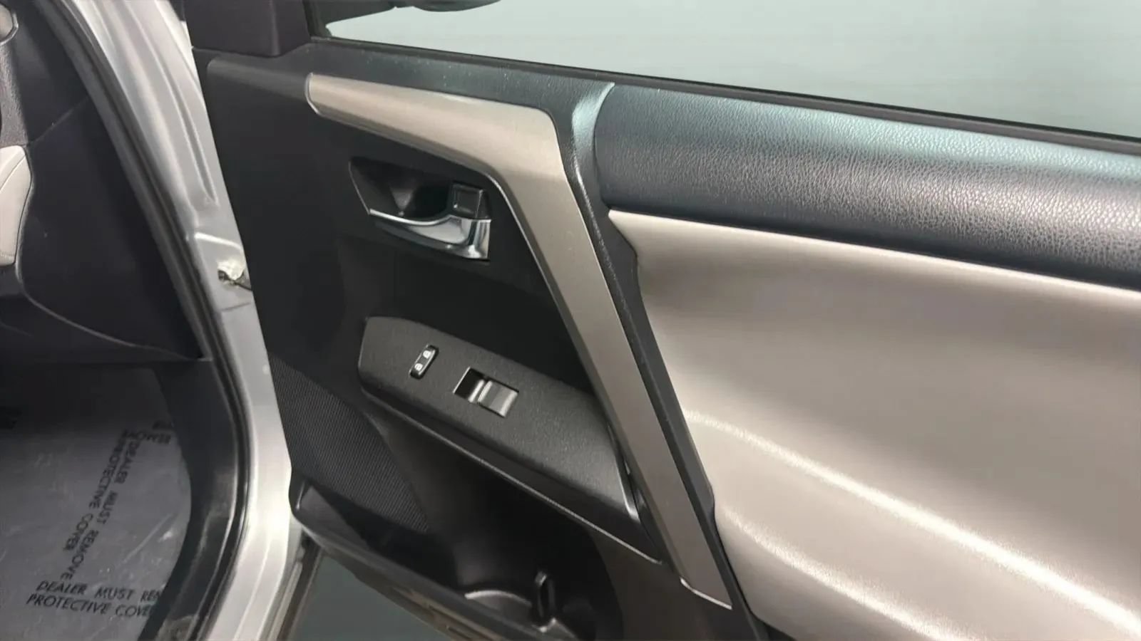Used 2018 Toyota RAV4 XLE FWD image 19