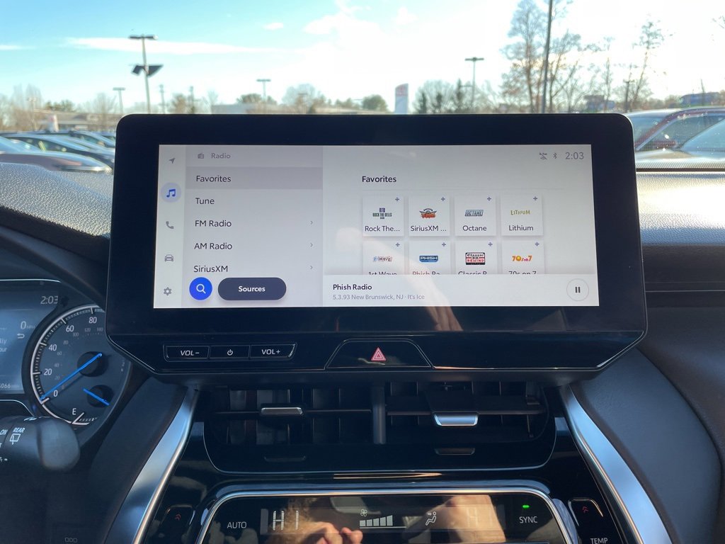 Certified 2024 Toyota Venza XLE image 29