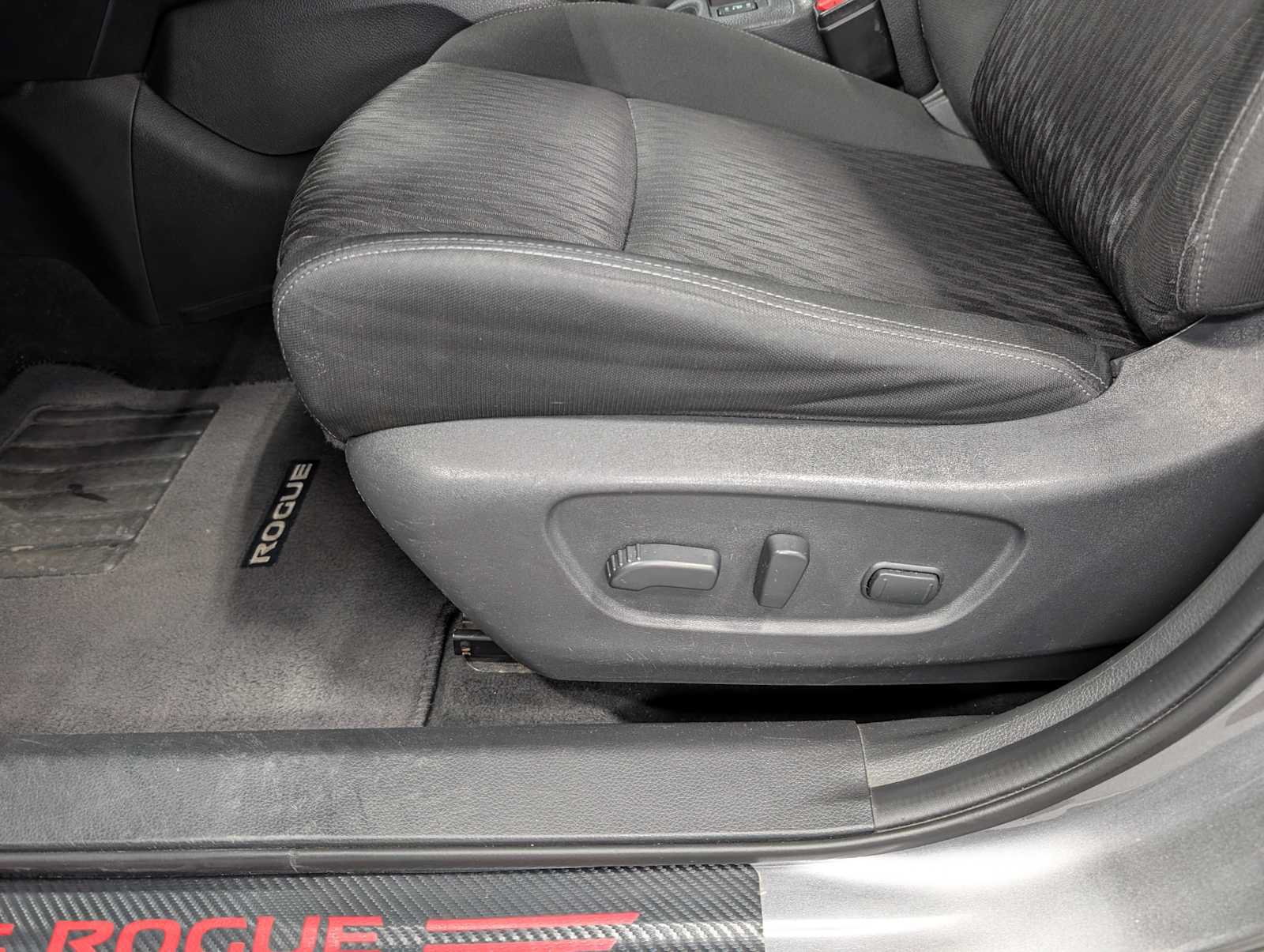 Used 2020 Nissan Rogue SV AWD/4WD image 35