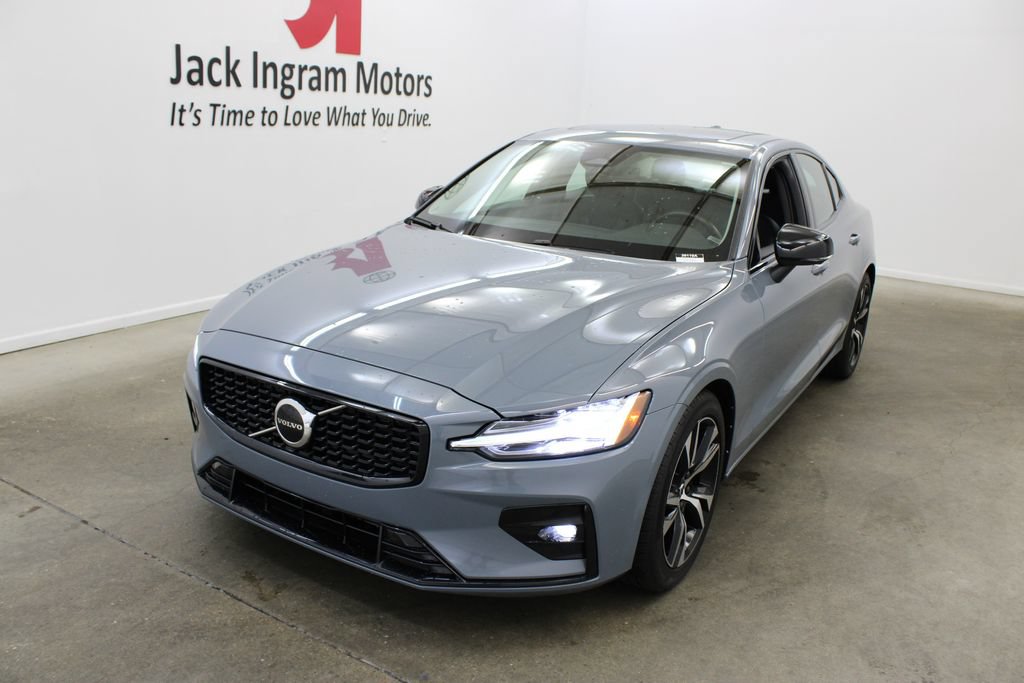 Certified 2024 Volvo S60 B5 Core FWD image 2