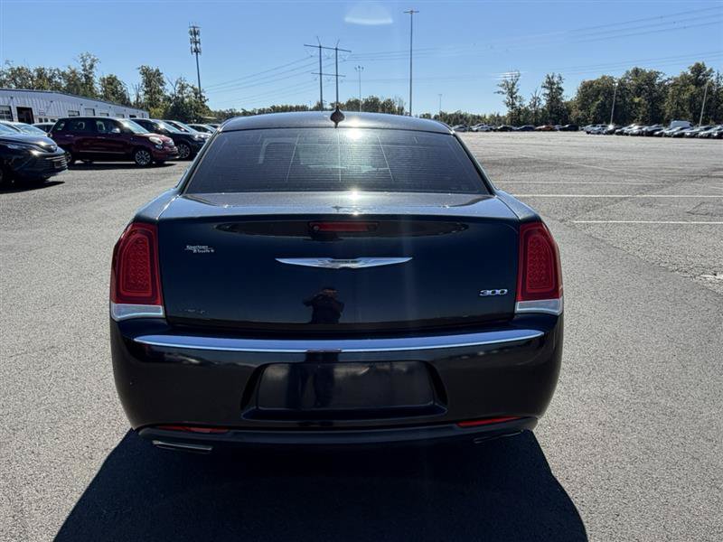 Used 2015 Chrysler 300 Limited w/ Driver Convenience Group RWD image 10