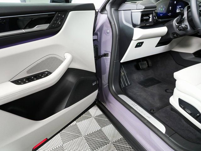 New 2026 Porsche Macan 4 Electric AWD/4WD image 8