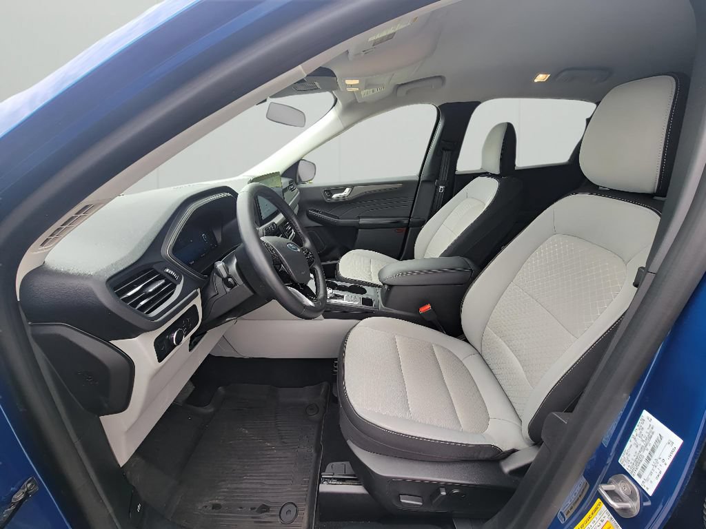 Used 2023 Ford Escape Active w/ Tech Pack #2 AWD/4WD image 11