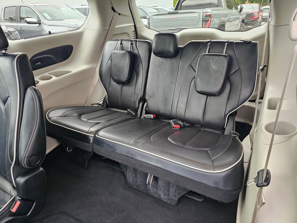 Used 2023 Chrysler Pacifica Limited FWD image 19
