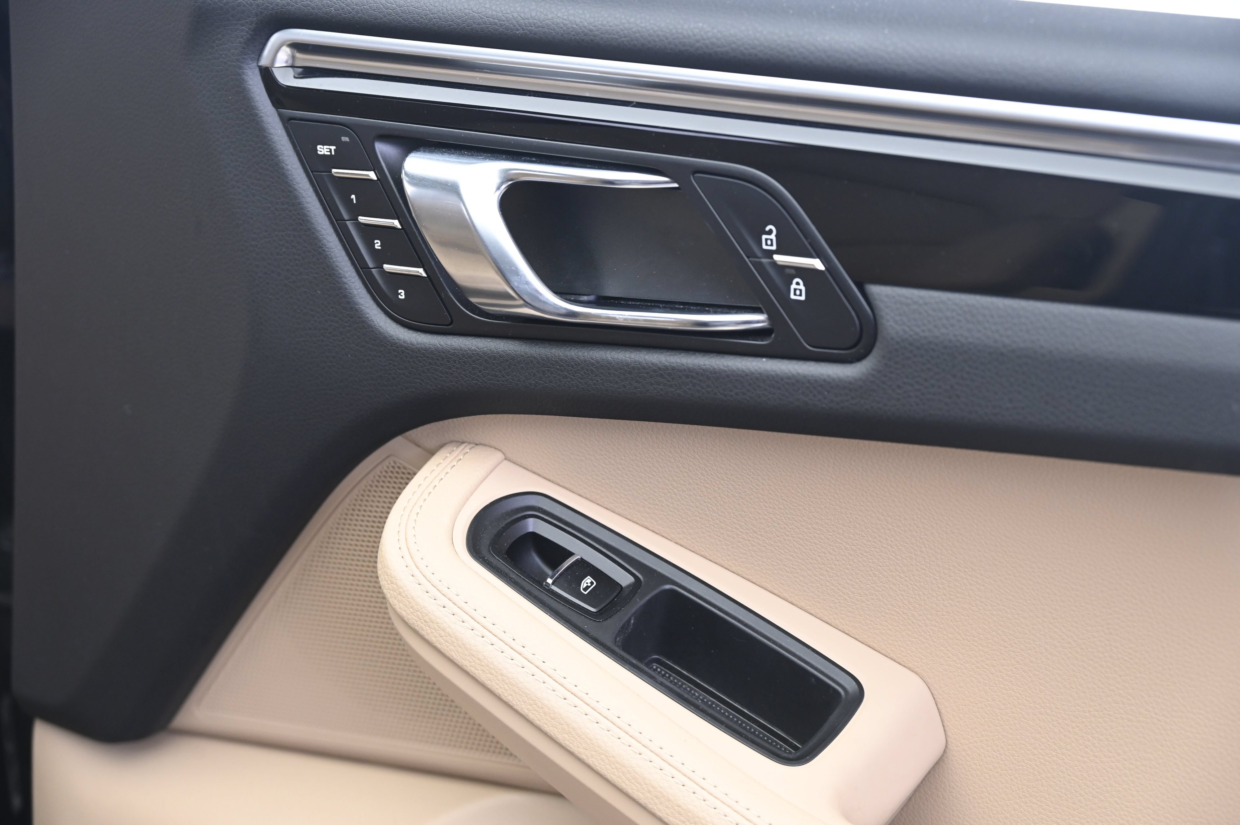 Certified 2022 Porsche Macan AWD/4WD image 21