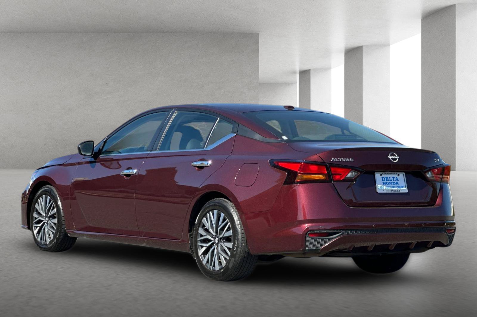 Used 2024 Nissan Altima 2.5 SV FWD image 6