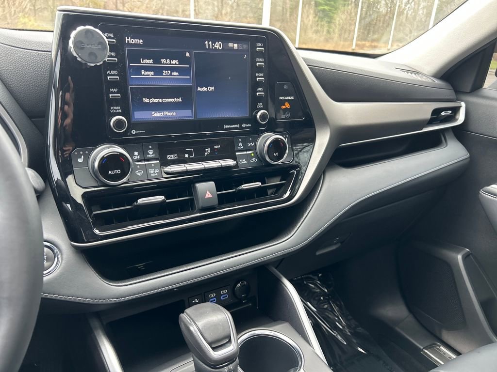 Used 2022 Toyota Highlander XLE image 11
