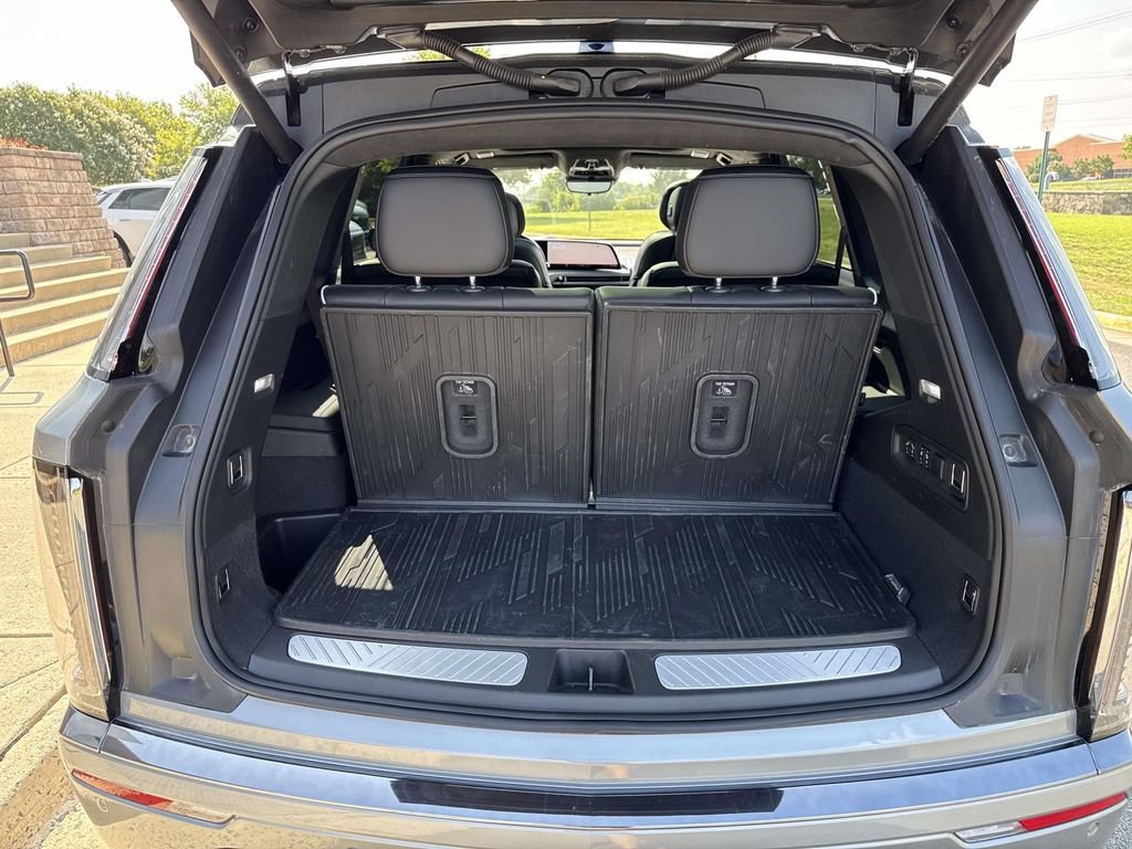 Used 2026 Cadillac Vistiq Platinum w/ LPO, Floor Liner Package AWD/4WD image 25