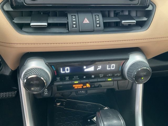Used 2019 Toyota RAV4 XLE Premium image 16