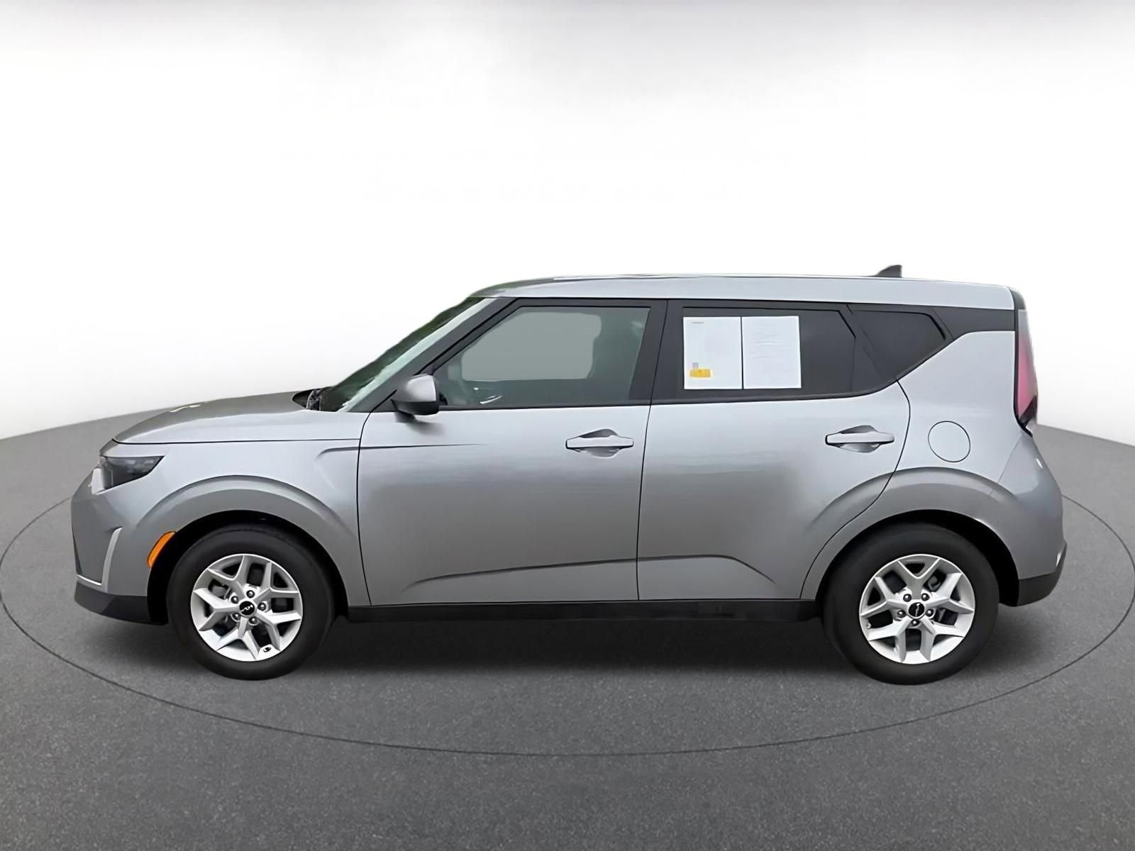 Used 2025 Kia Soul LX w/ LX Technology Package image 9