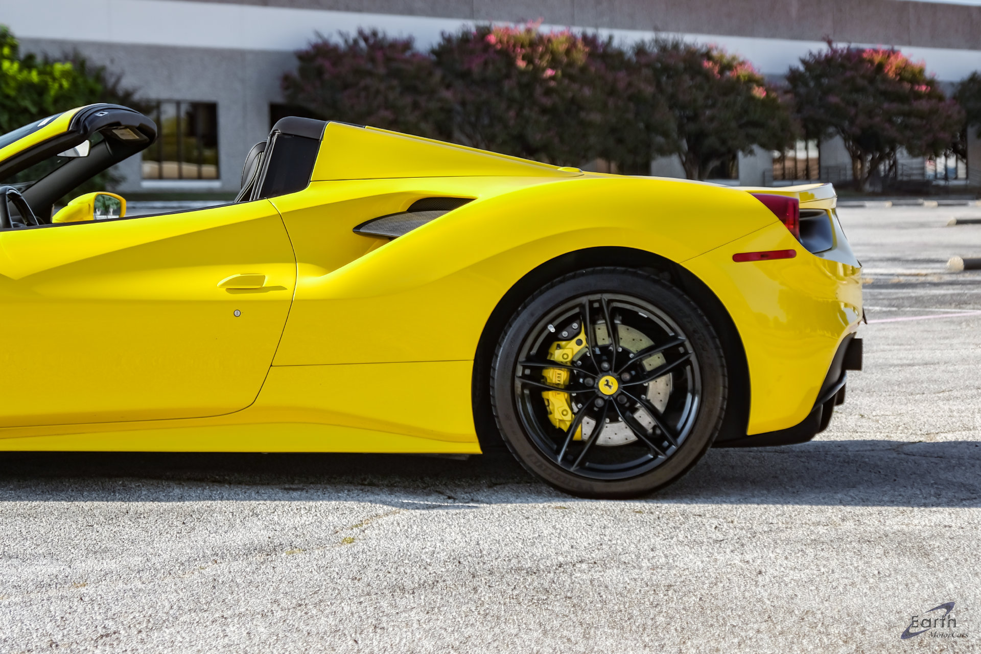 Used 2018 Ferrari 488 Spider RWD image 13