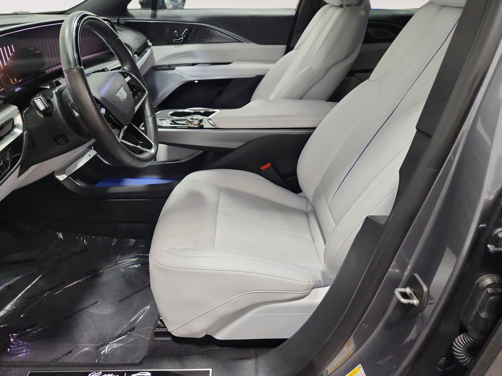 Used 2023 Cadillac Lyriq 2WD image 9