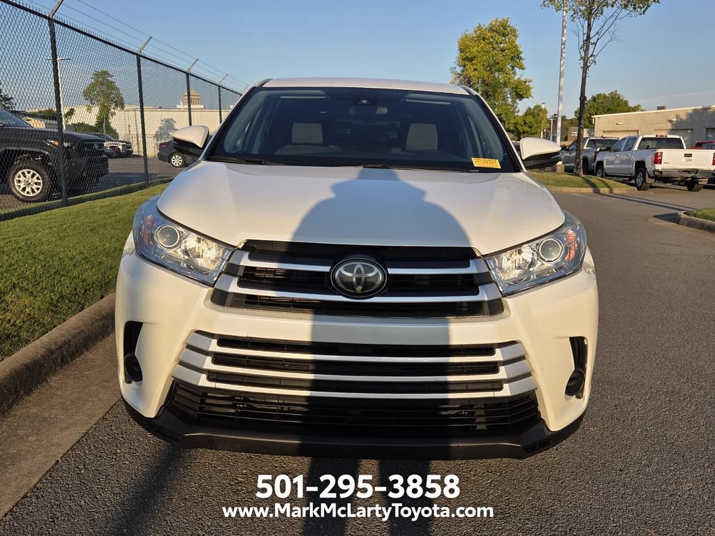 Used 2019 Toyota Highlander LE FWD image 2