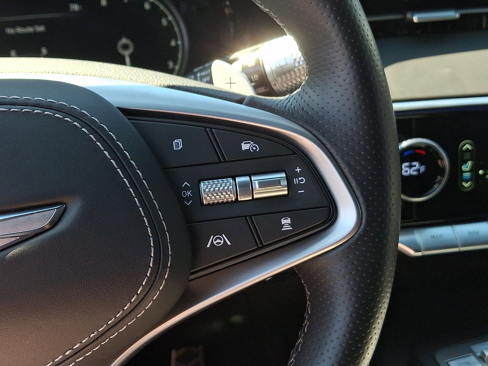 Used 2025 Genesis GV70 3.5T Sport w/ Sport Advanced Package AWD/4WD image 23