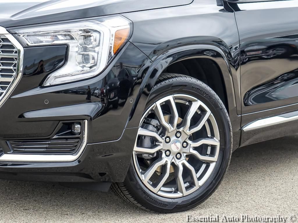 Used 2024 GMC Terrain Denali w/ Denali Premium Package AWD/4WD image 5