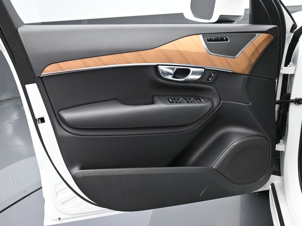 New 2025 Volvo XC90 T8 Core w/ Protection Package Premier AWD/4WD image 22