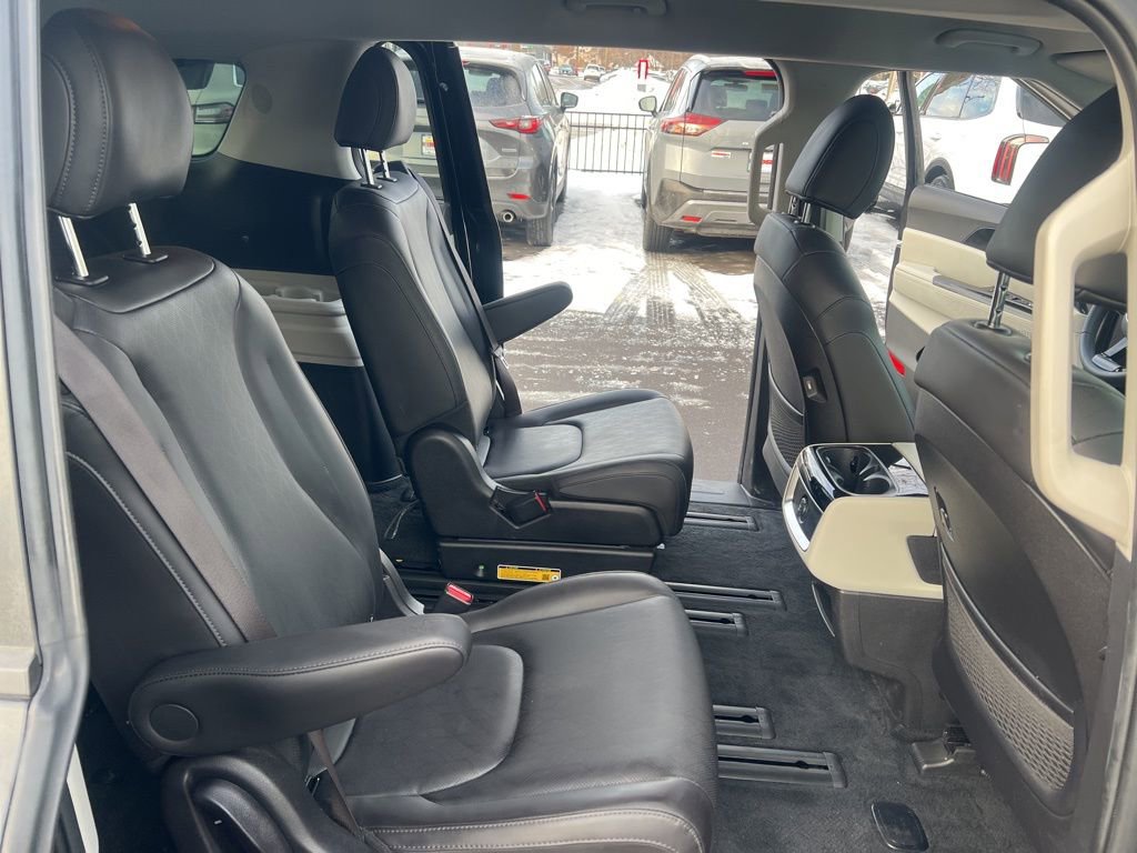 Certified 2023 Kia Carnival EX image 15