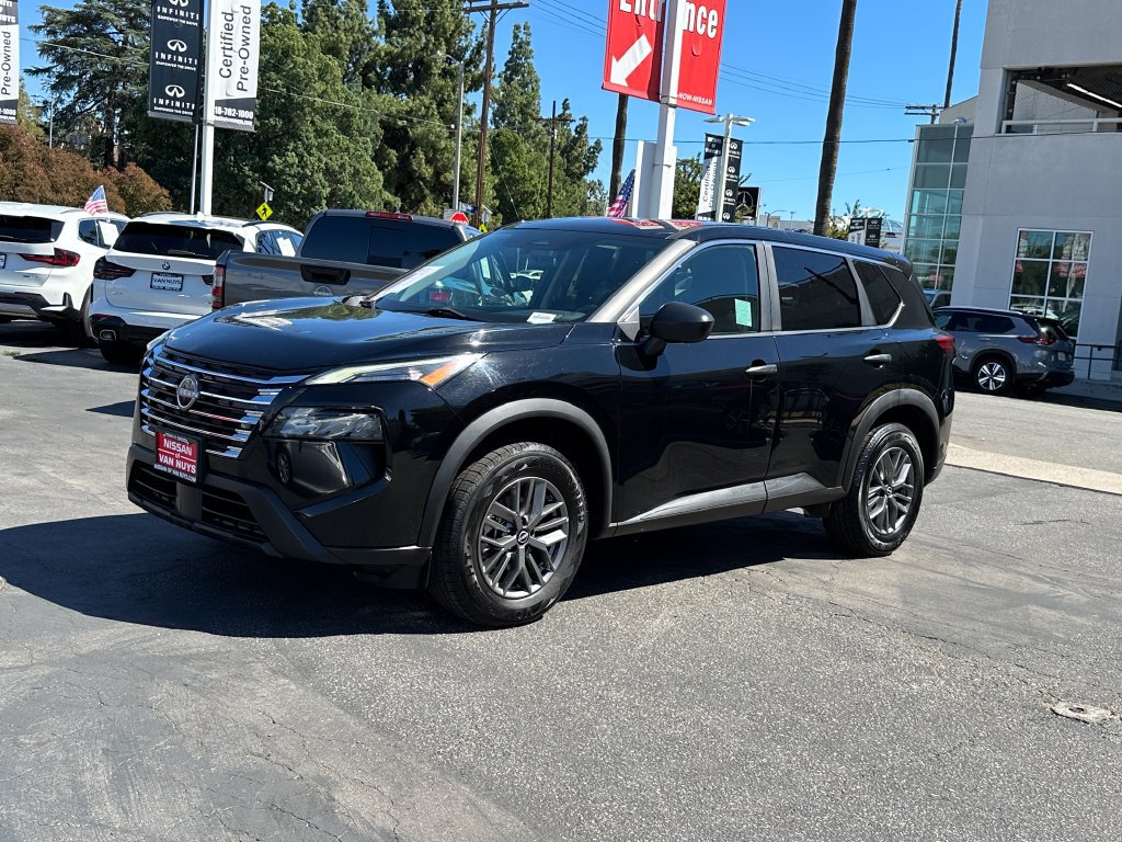 Used 2024 Nissan Rogue S FWD image 2