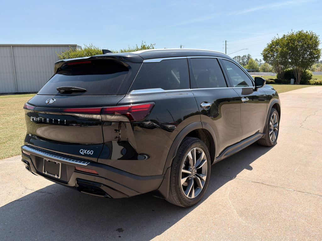Used 2023 INFINITI QX60 Luxe w/ Vision Package image 3