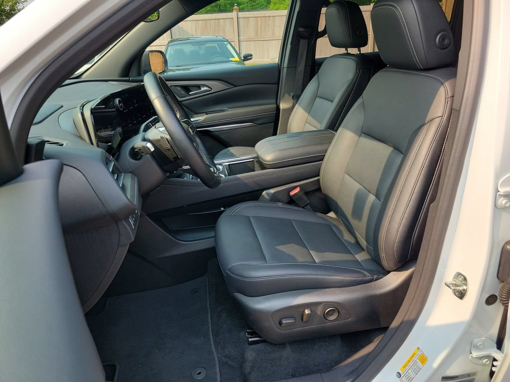 Used 2026 Chevrolet Traverse LT FWD image 21
