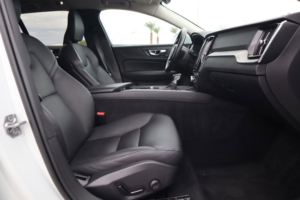 Used 2021 Volvo V60 T5 Cross Country image 19