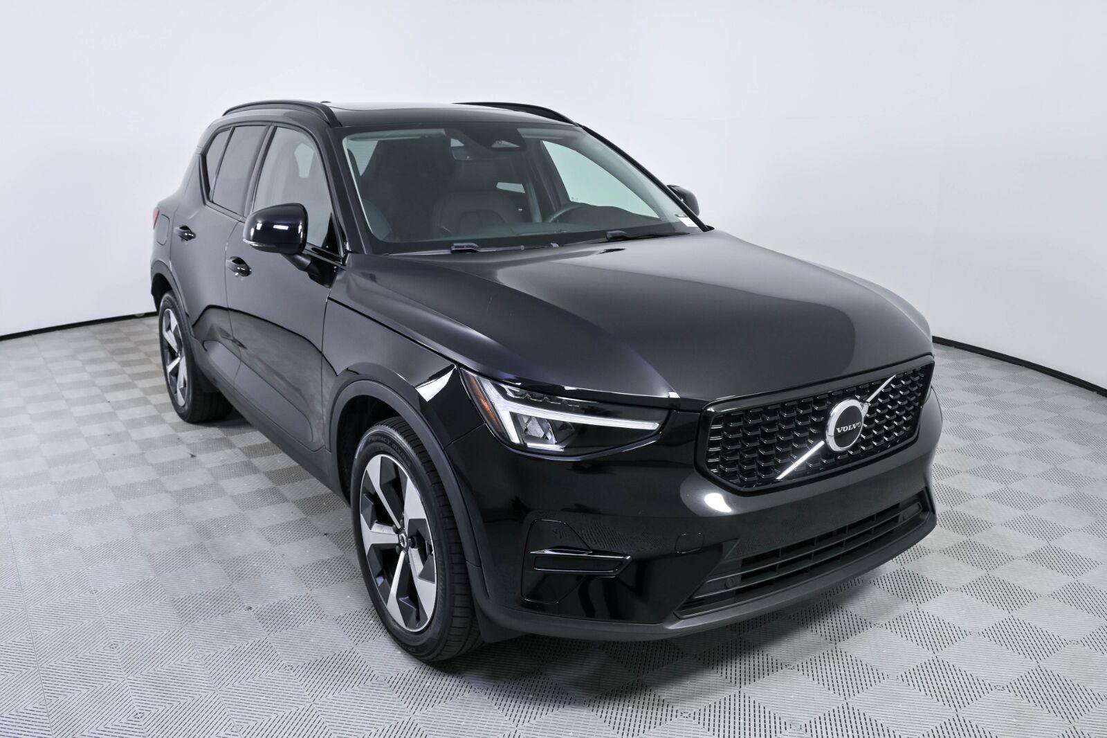Used 2024 Volvo XC40 B5 Core w/ Protection Package Premier AWD/4WD image 24