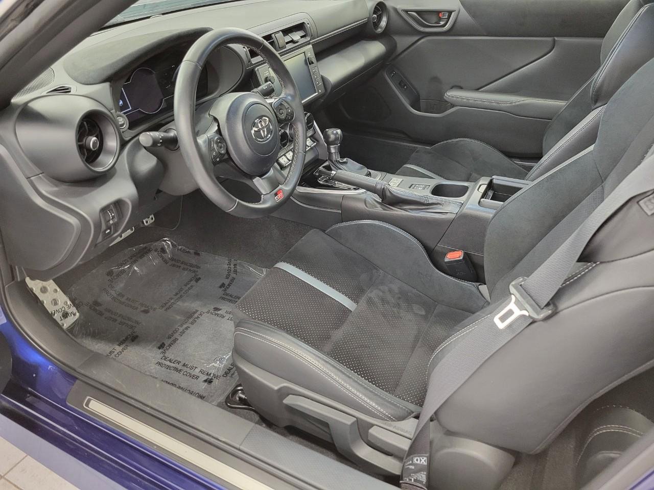 Used 2022 Toyota GR86 Premium w/ ALL Weather Mat Package (TMS) RWD image 9