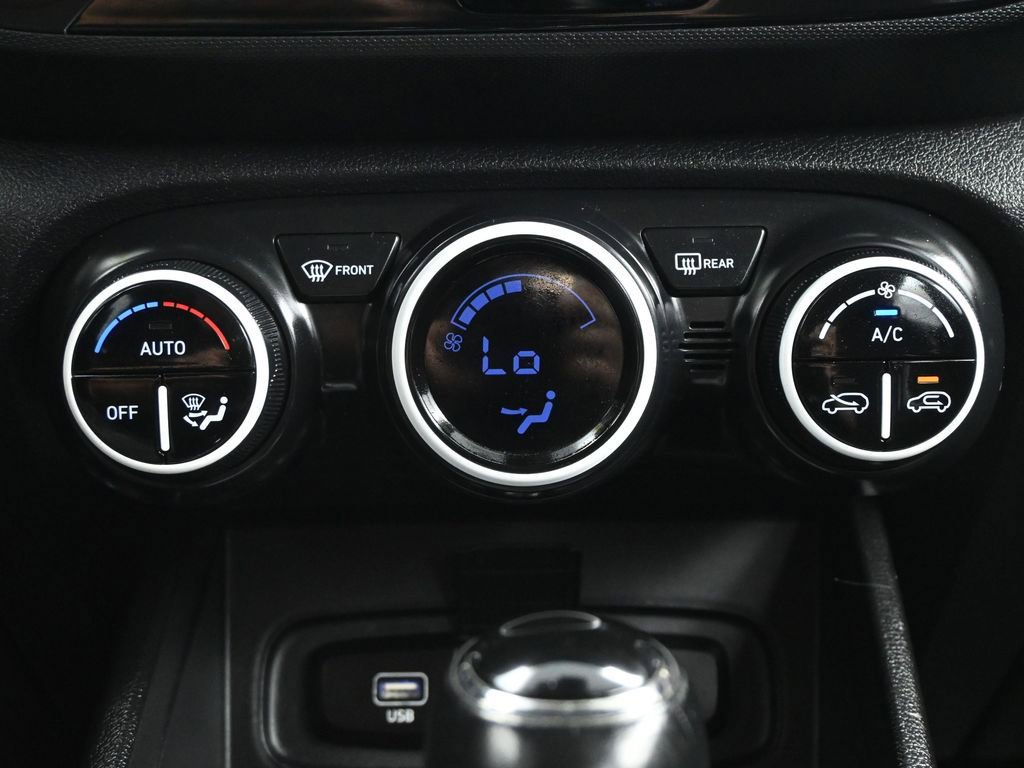 Used 2023 Hyundai Venue Limited w/ Cargo Package image 11