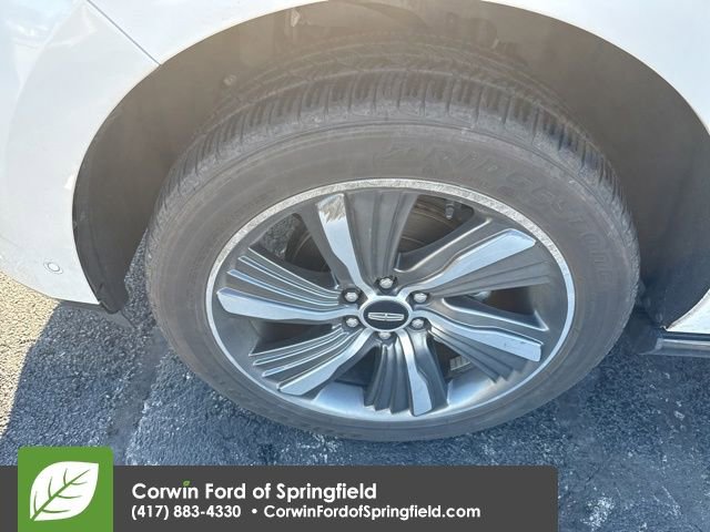 Used 2019 Lincoln Navigator Reserve image 16