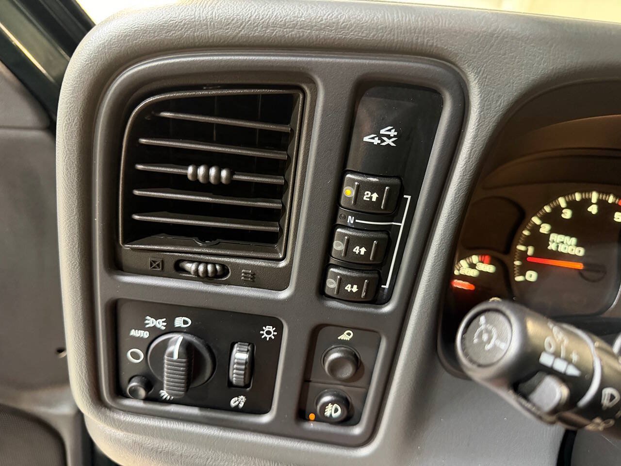 Used 2006 Chevrolet Silverado 2500 LT w/ Heavy-Duty Power Package AWD/4WD image 21