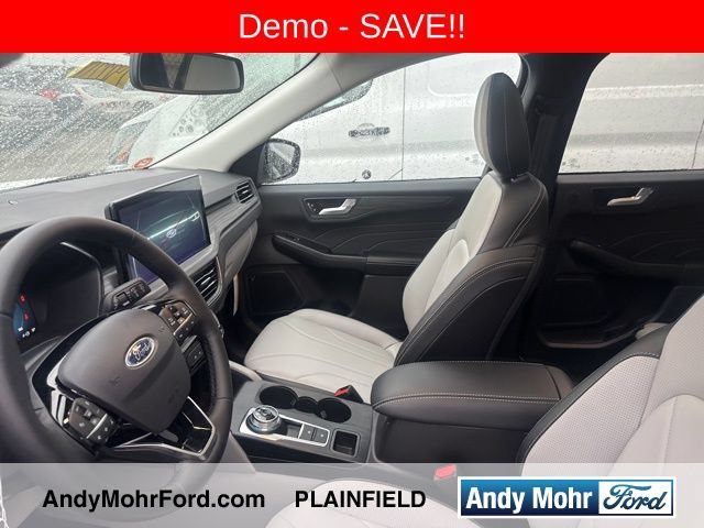 New 2025 Ford Escape SE w/ PHEV Premium Package FWD image 15