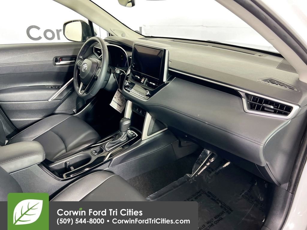 Used 2023 Toyota Corolla Cross XLE image 29