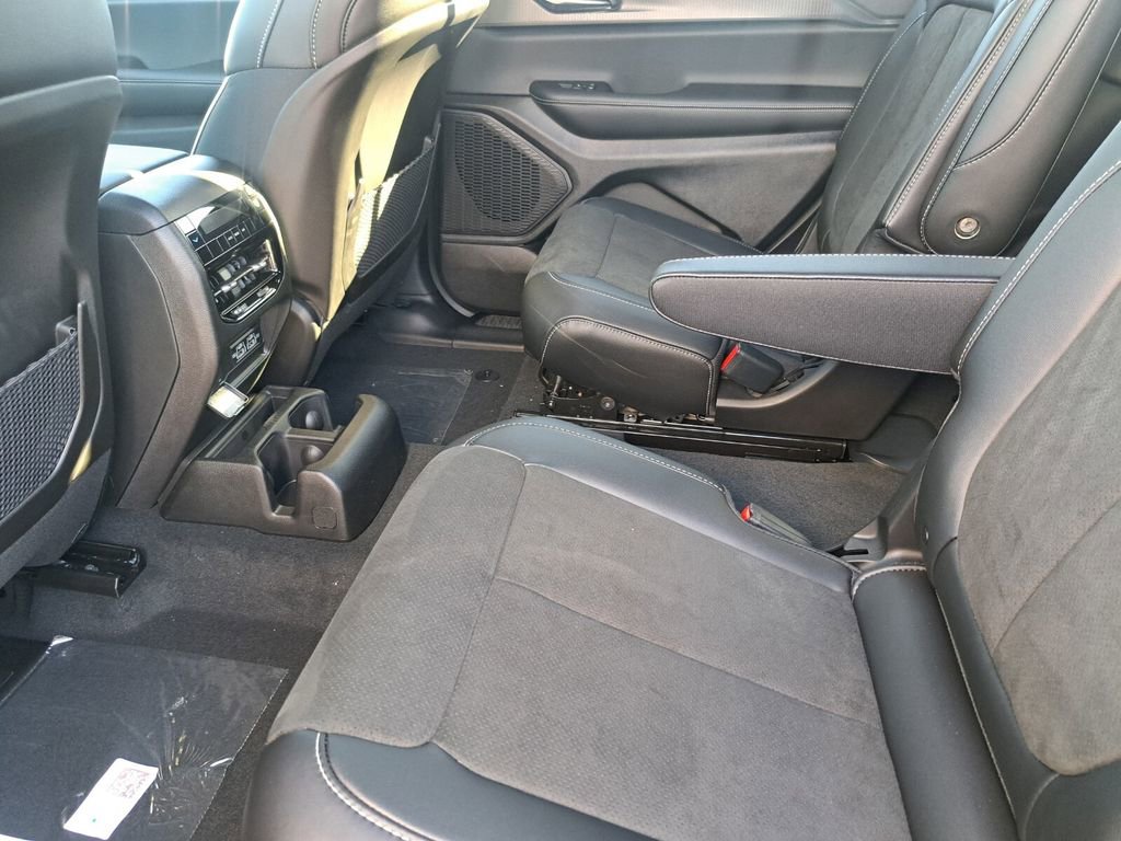 New 2025 Jeep Grand Cherokee L Laredo image 22