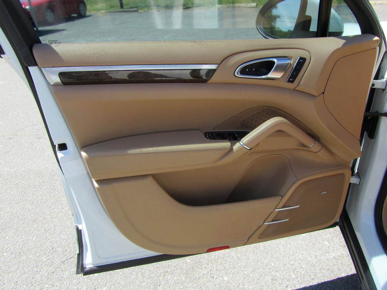 Used 2012 Porsche Cayenne Turbo AWD/4WD image 16